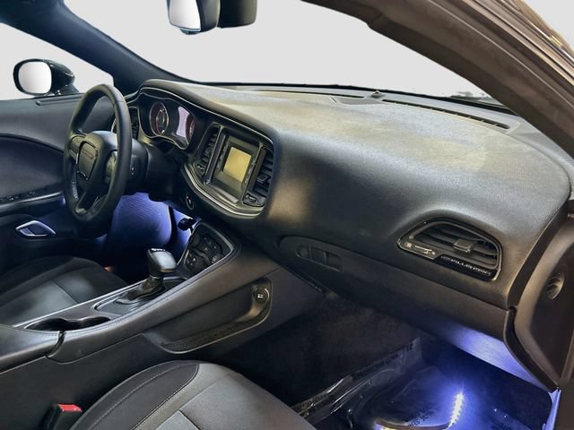 Used 2015 Dodge Challenger SXT RWD image 27