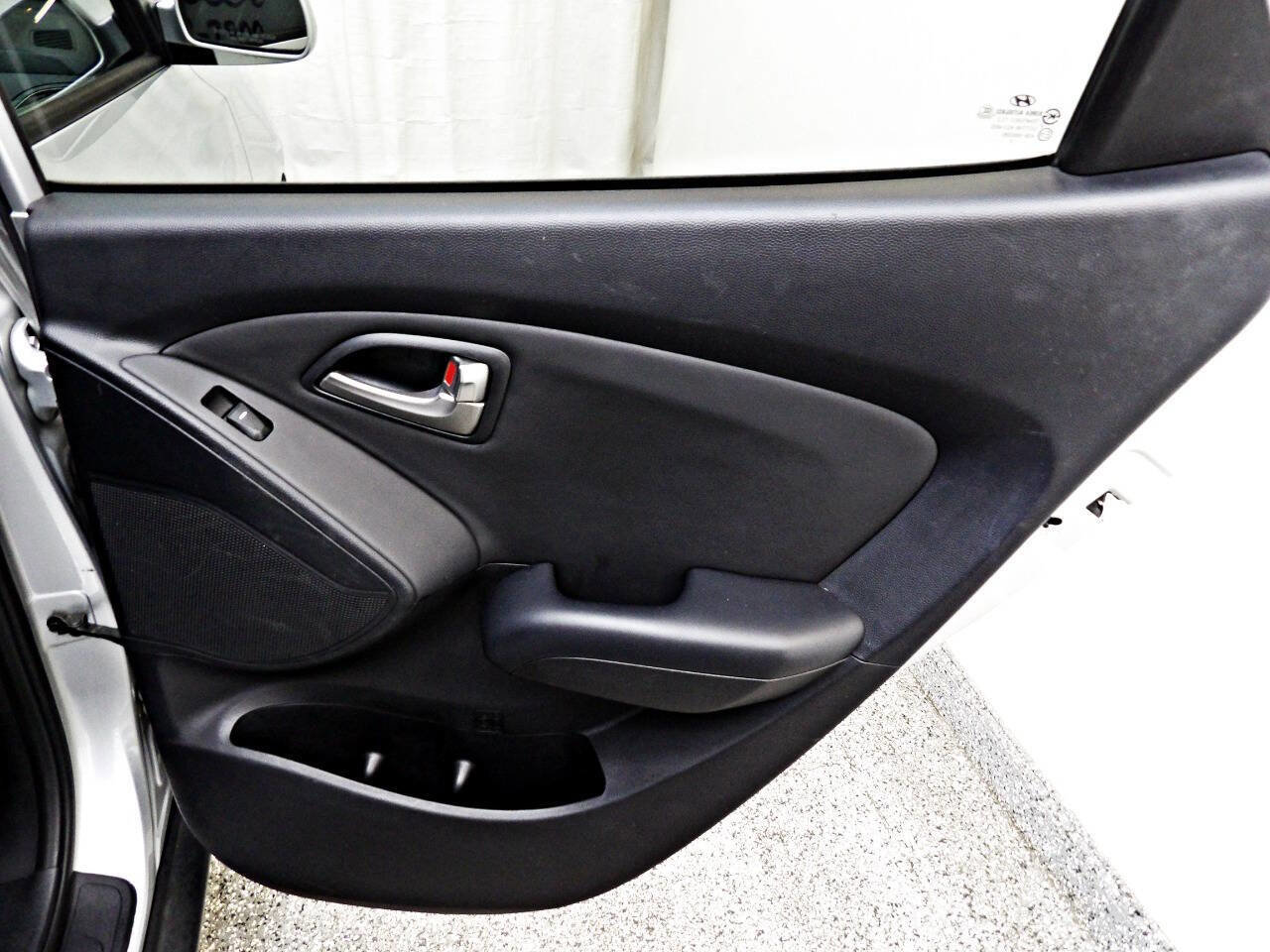 Used 2011 Hyundai Tucson GLS image 12