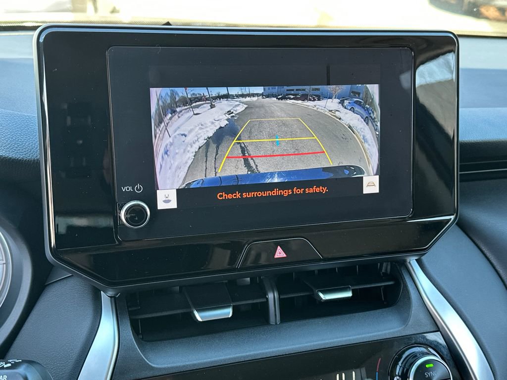 Used 2023 Toyota Venza LE image 27