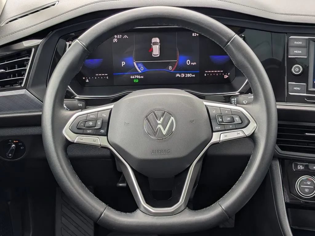 Used 2023 Volkswagen Jetta SE FWD image 20
