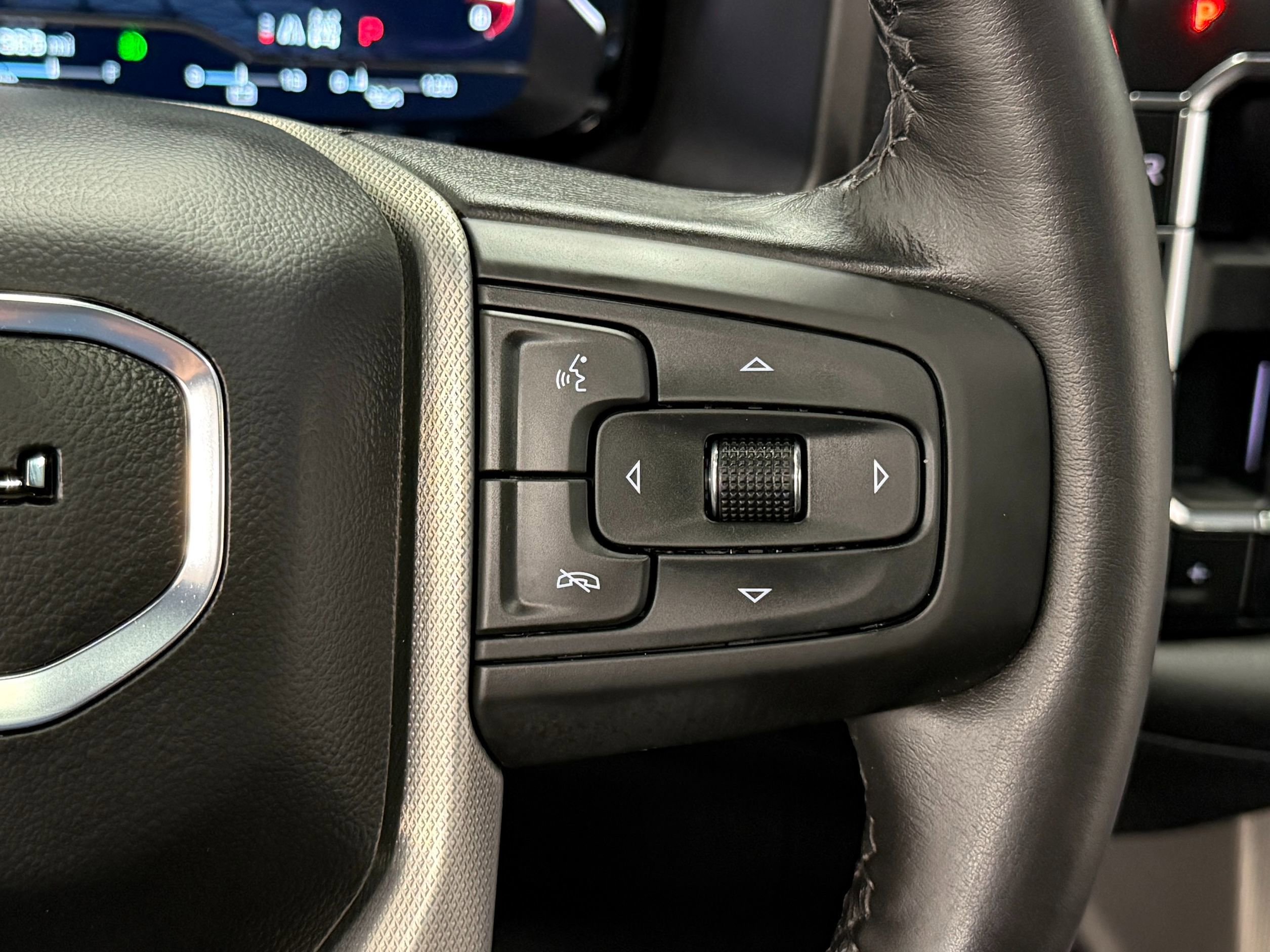 Used 2024 GMC Yukon Denali w/ Advanced Technology Package AWD/4WD image 27