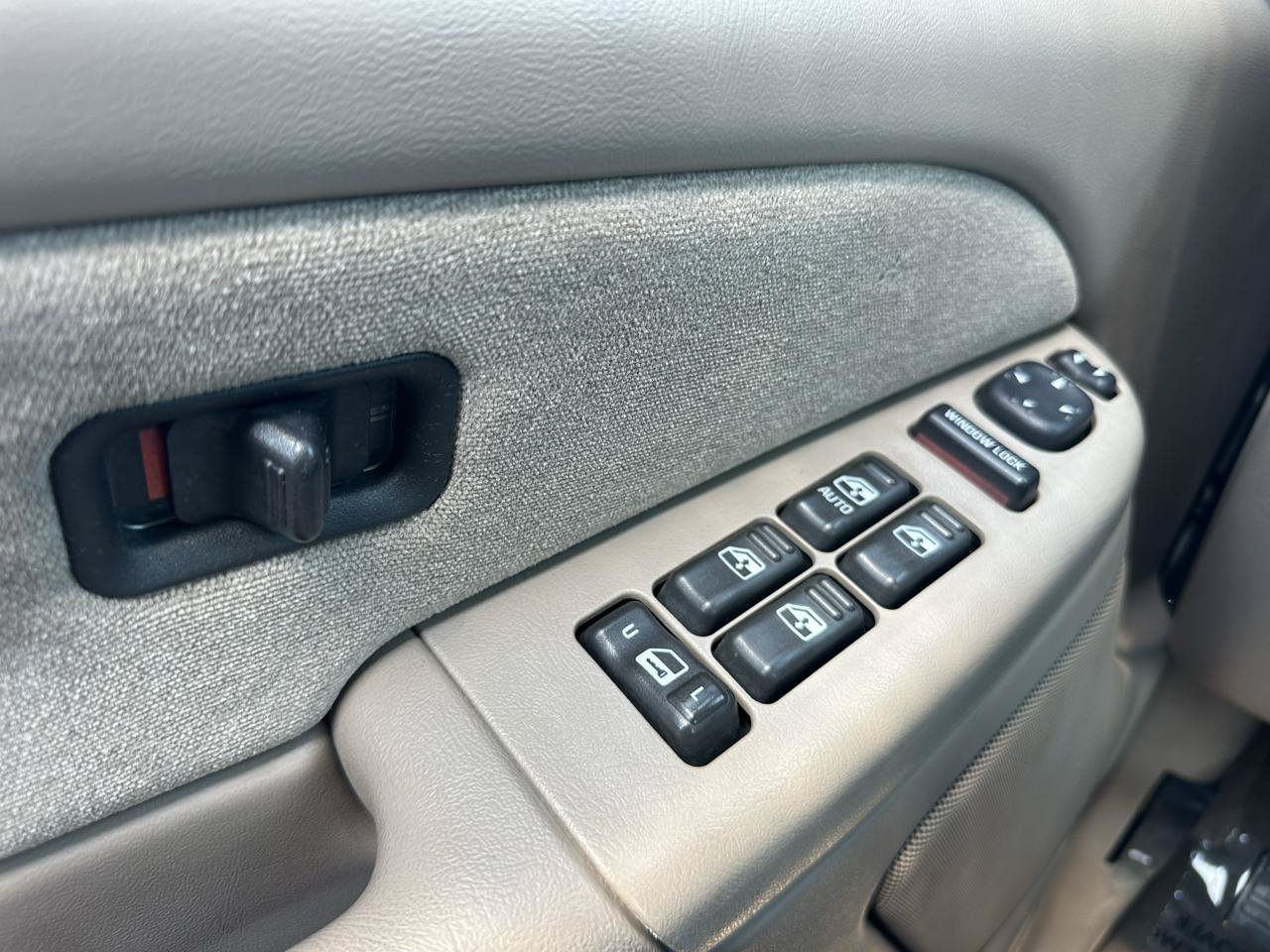 Used 2002 Chevrolet Silverado 2500 LS w/ Electrical Convenience Pkg AWD/4WD image 77