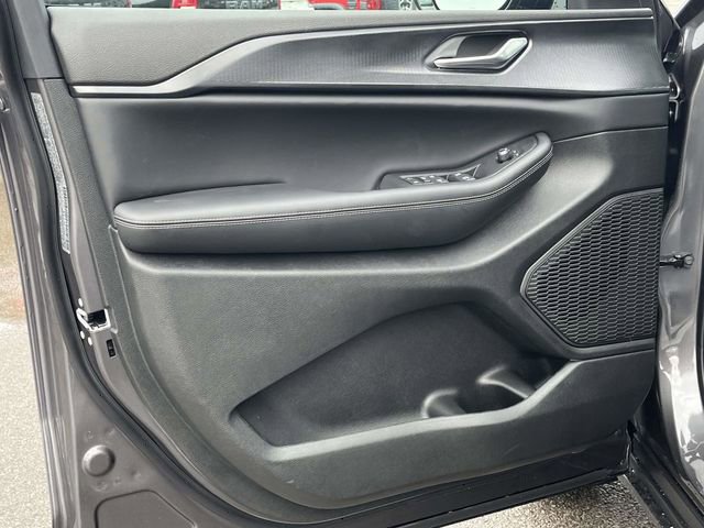 New 2025 Jeep Grand Cherokee Altitude image 12