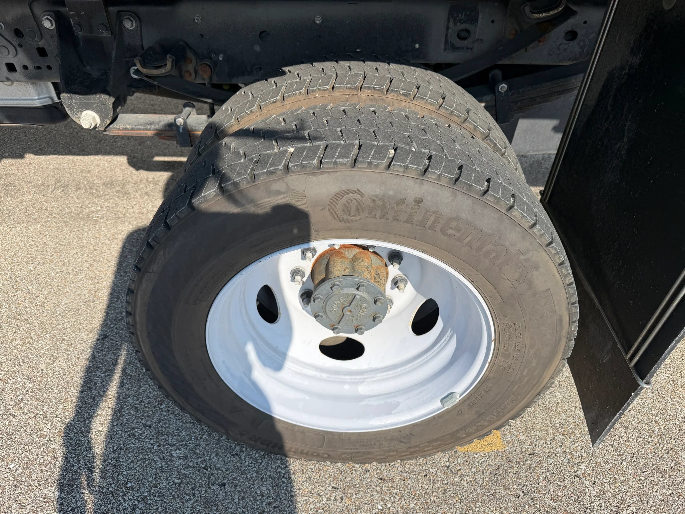 Used 2024 Ford F550 4x4 Regular Cab Super Duty image 3