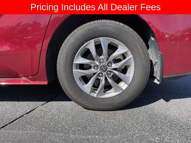 Used 2025 Toyota Sienna XLE FWD image 9