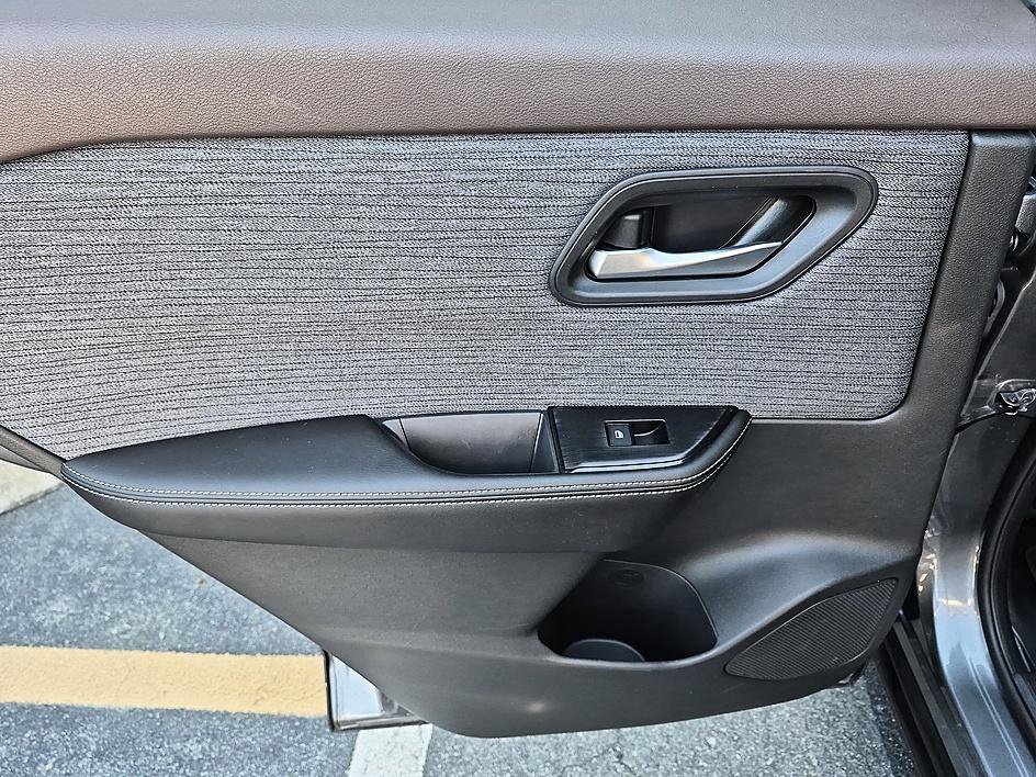 Used 2023 Nissan Rogue SV FWD image 27