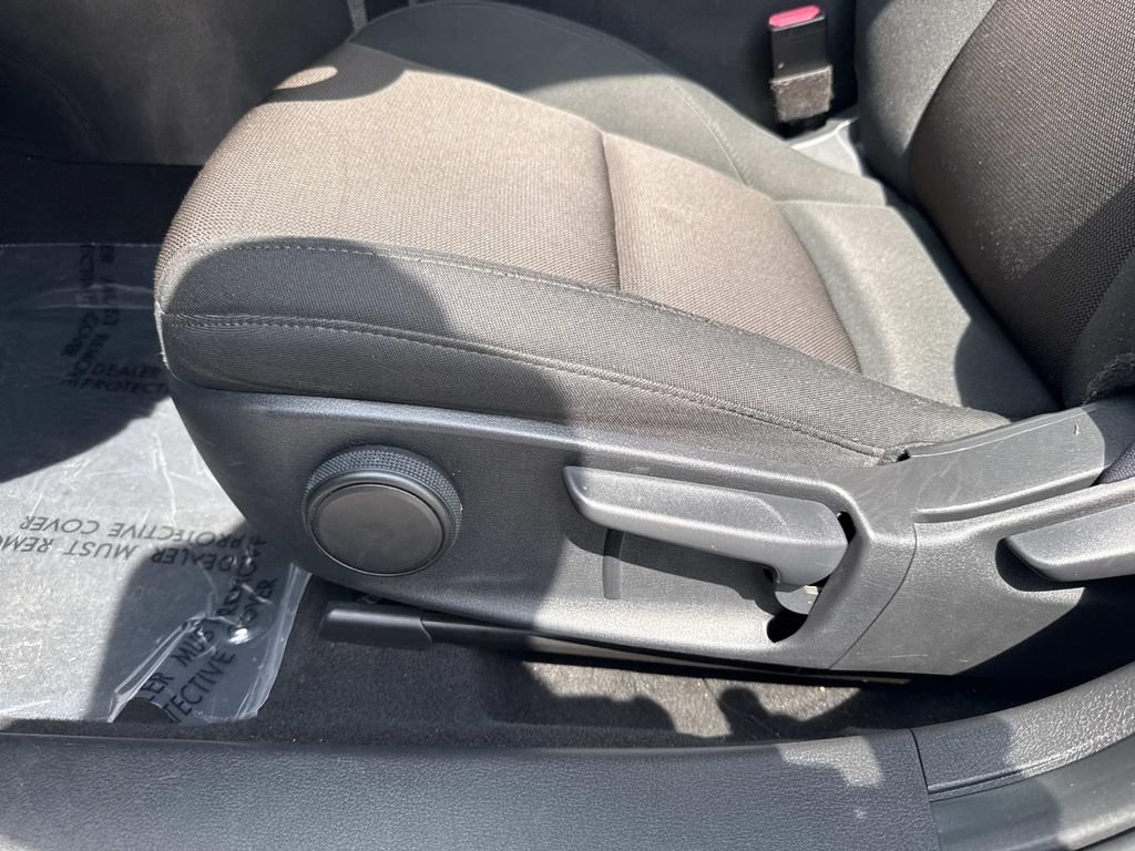 Used 2021 MAZDA MAZDA3 s FWD image 25