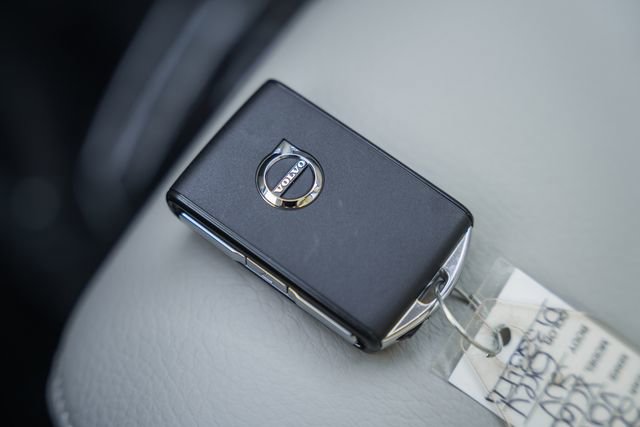 Used 2023 Volvo XC60 T8 Plus image 41