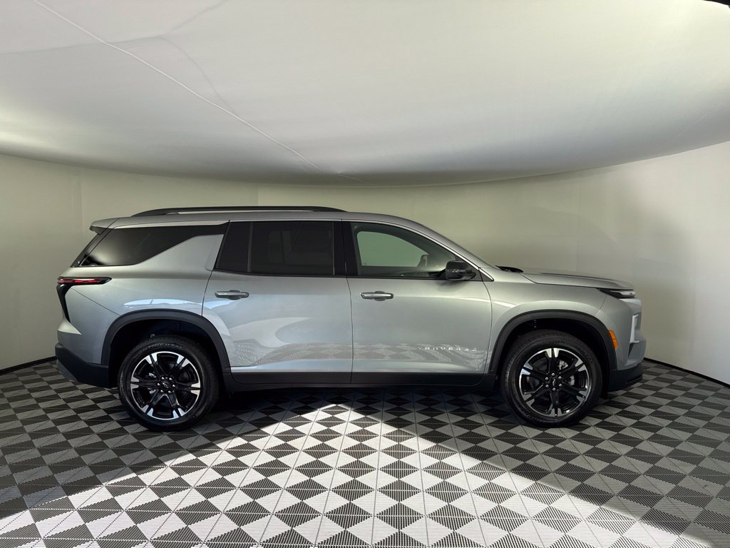 New 2027 Chevrolet Traverse LT FWD image 6