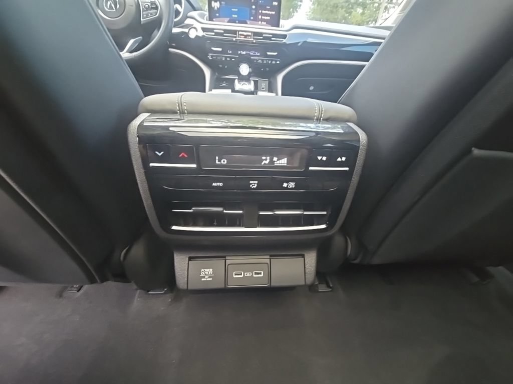 Certified 2024 Acura MDX w/ Technology Package FWD image 36