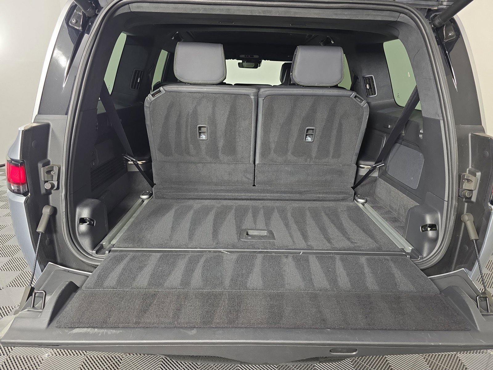 Used 2024 Rivian R1S Adventure AWD/4WD image 15