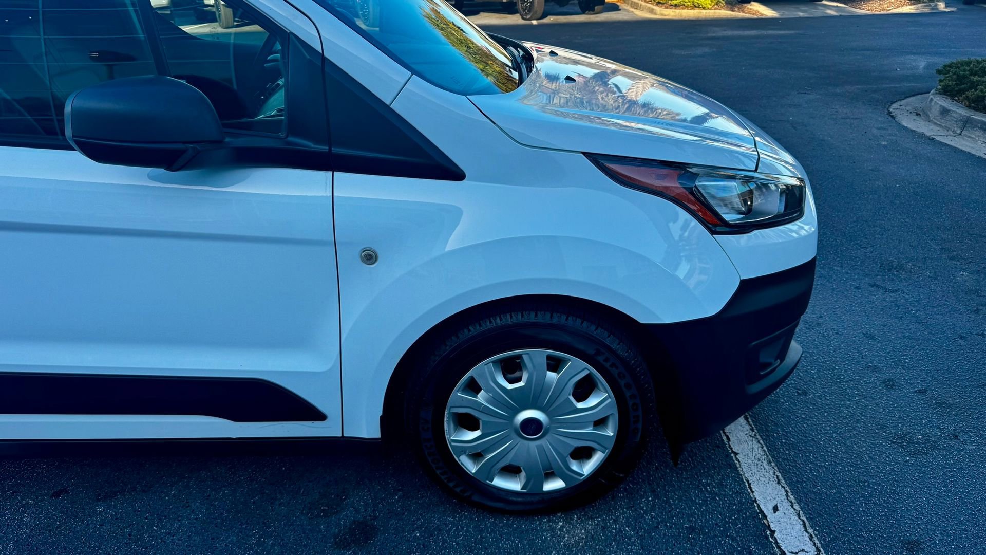 Used 2022 Ford Transit Connect XL image 4