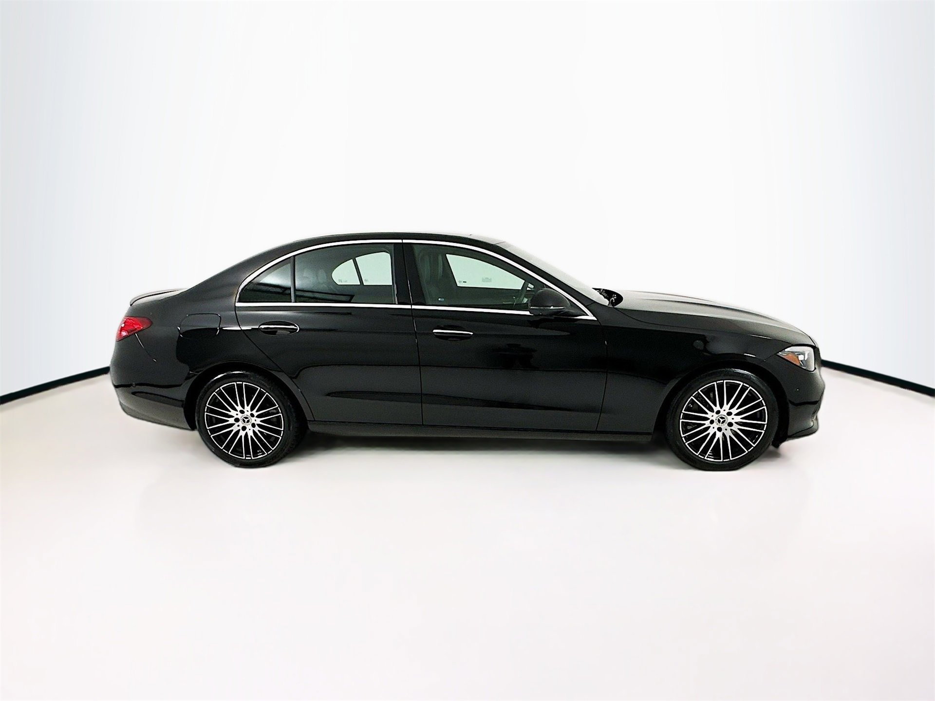 Used 2025 Mercedes-Benz C 300 4MATIC Sedan image 9