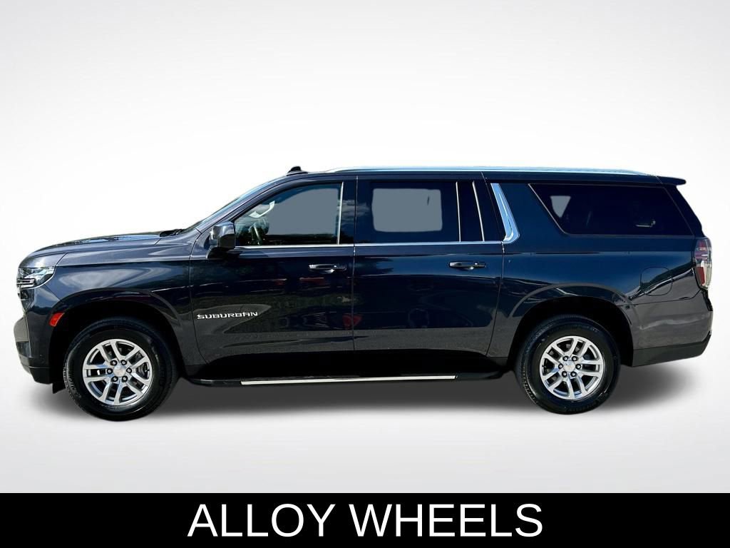 Used 2023 Chevrolet Suburban LT image 3