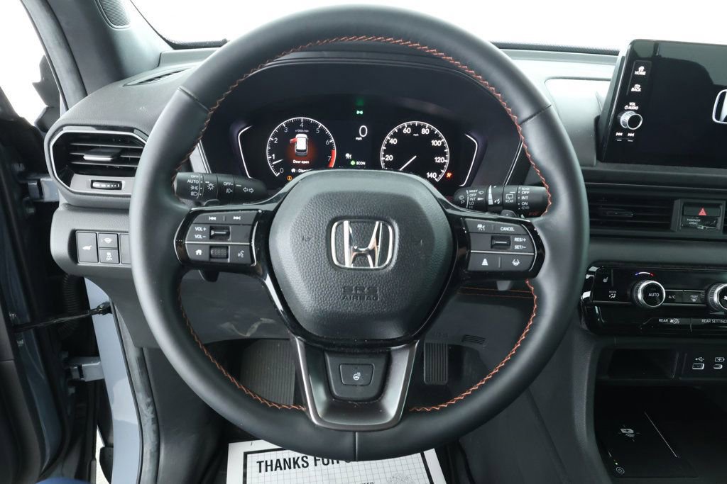 Used 2025 Honda Pilot TrailSport image 11