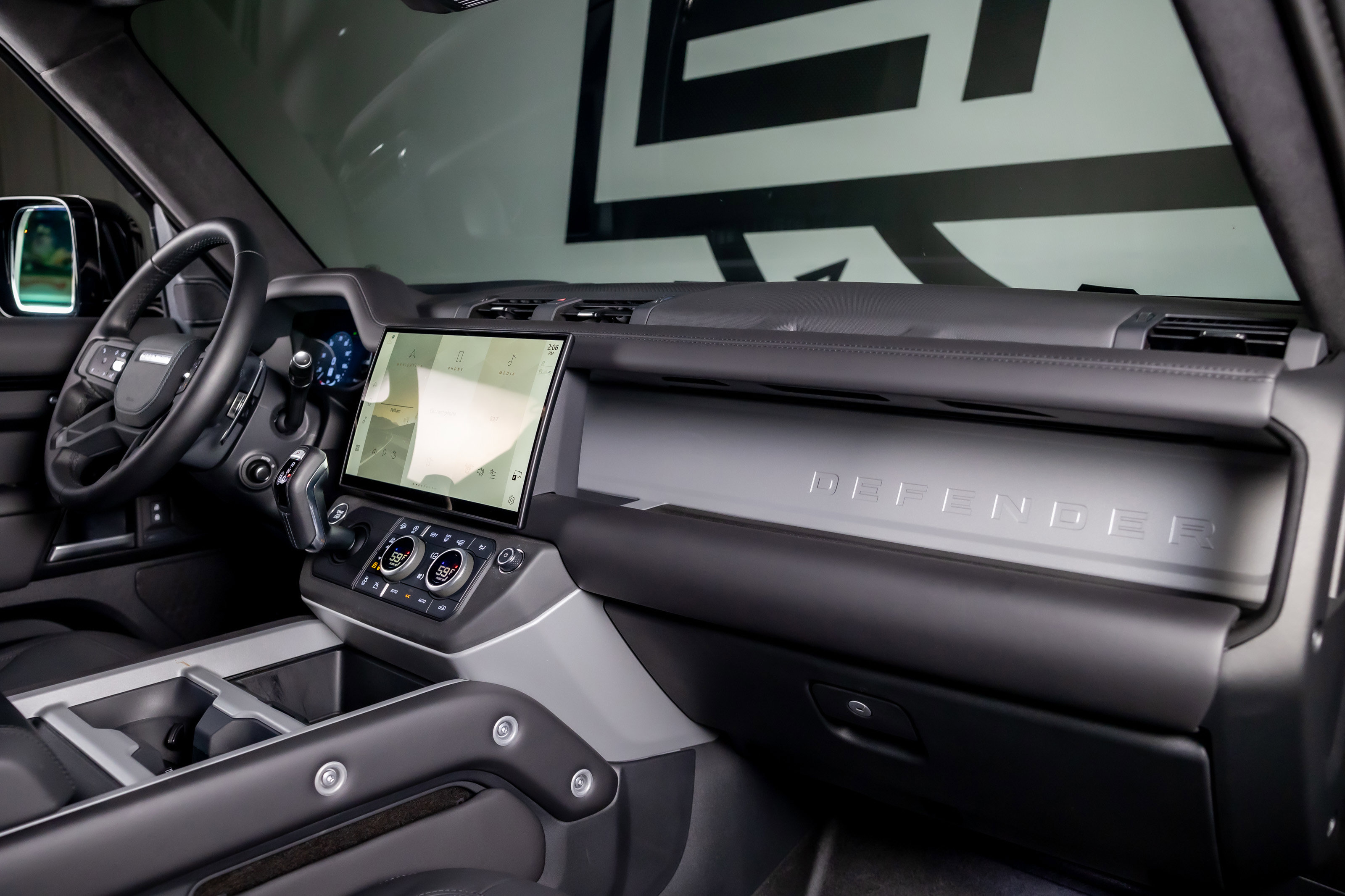 Used 2026 Land Rover Defender 130 V8 image 31