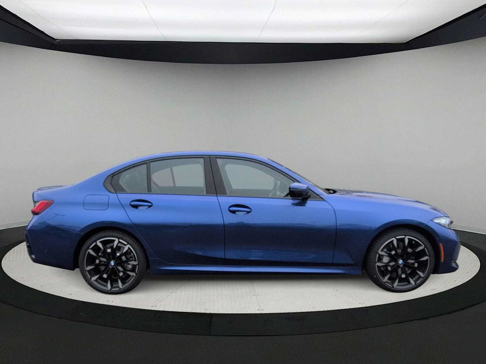 Used 2026 BMW 330i xDrive Sedan w/ M Sport Package AWD/4WD image 9