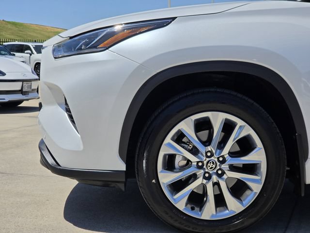 Certified 2026 Toyota Highlander Limited AWD/4WD image 7