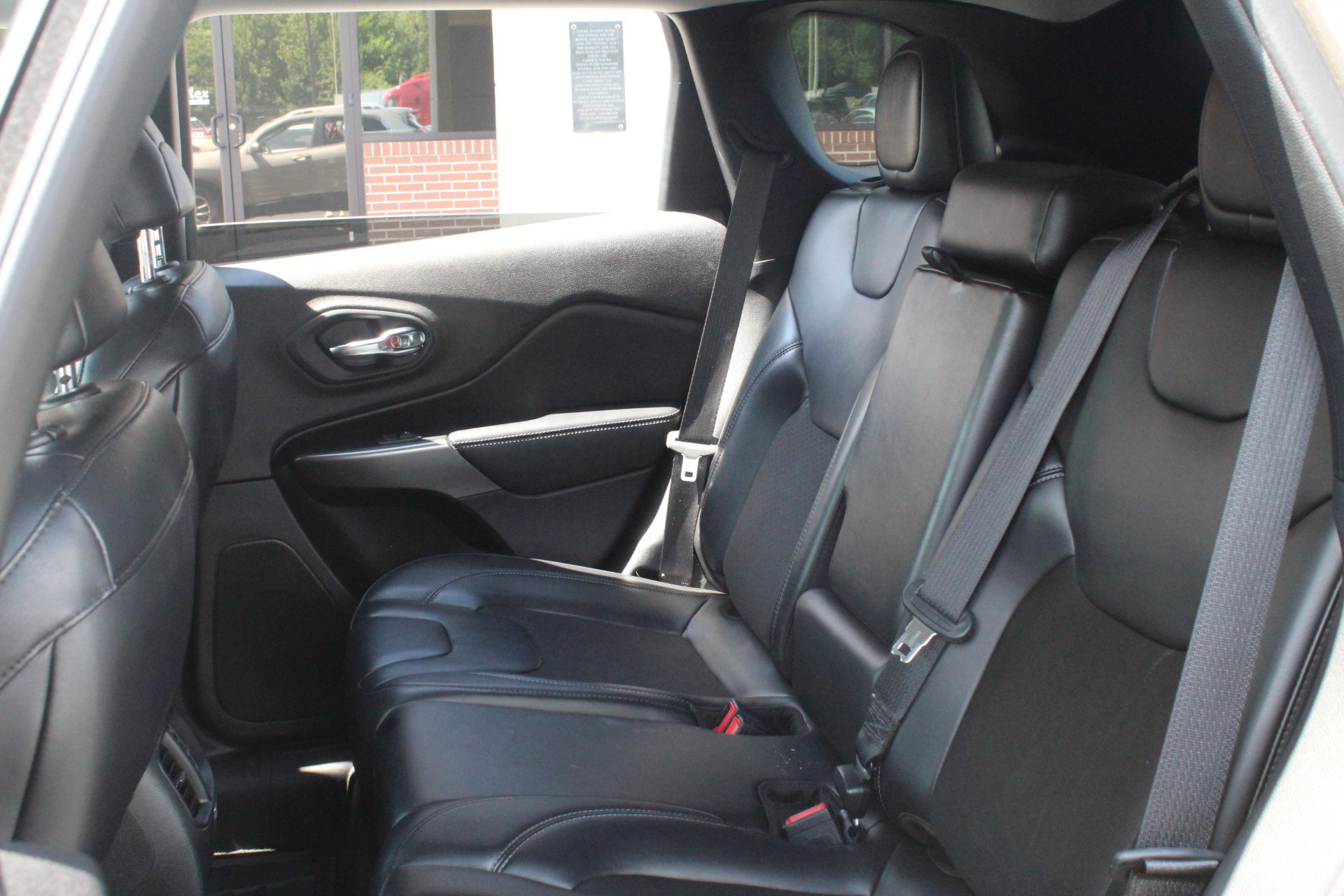 Used 2020 Jeep Cherokee Latitude Plus FWD image 25
