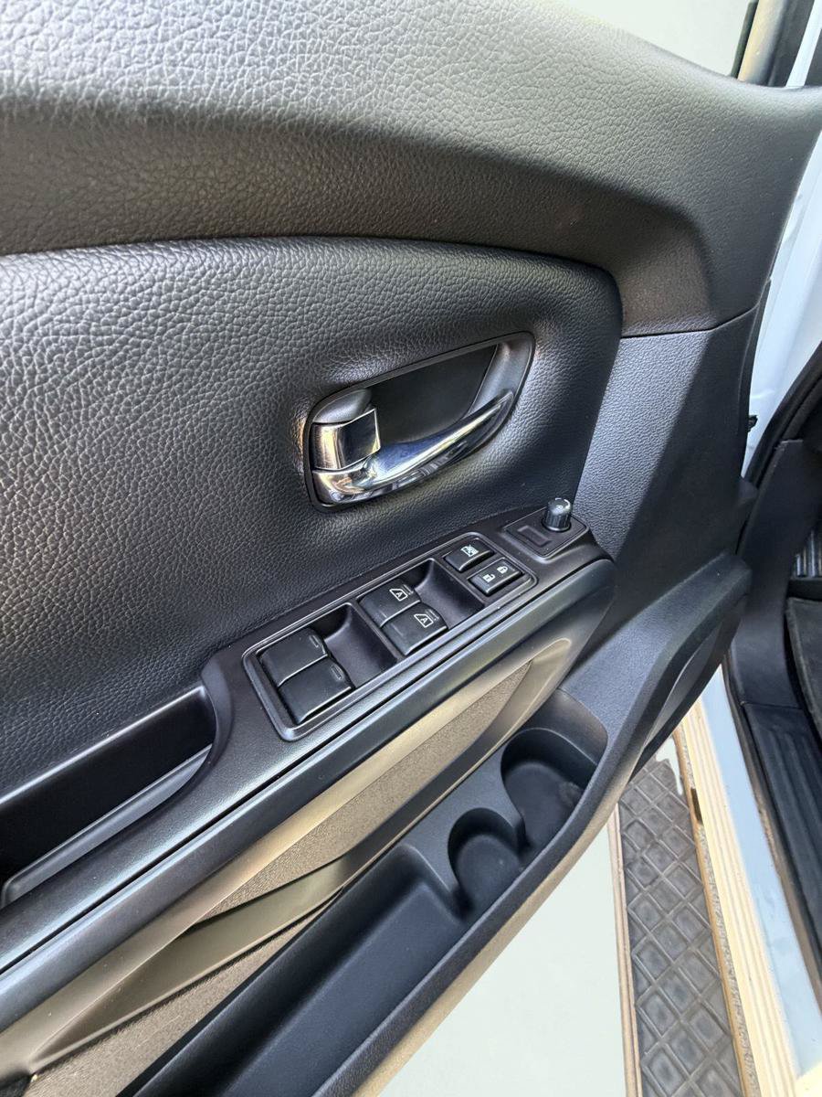 Used 2019 Nissan Titan SV w/ SV Convenience Package AWD/4WD image 3