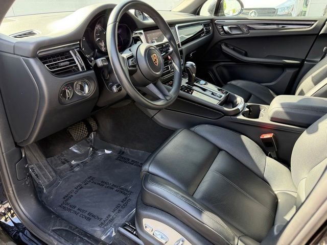 Used 2025 Porsche Macan AWD/4WD image 4