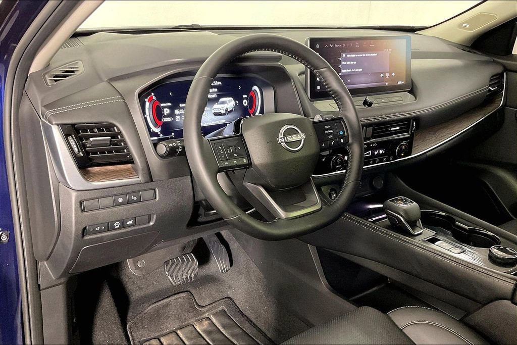 Used 2025 Nissan Rogue Platinum w/ Platinum Premium Package image 18