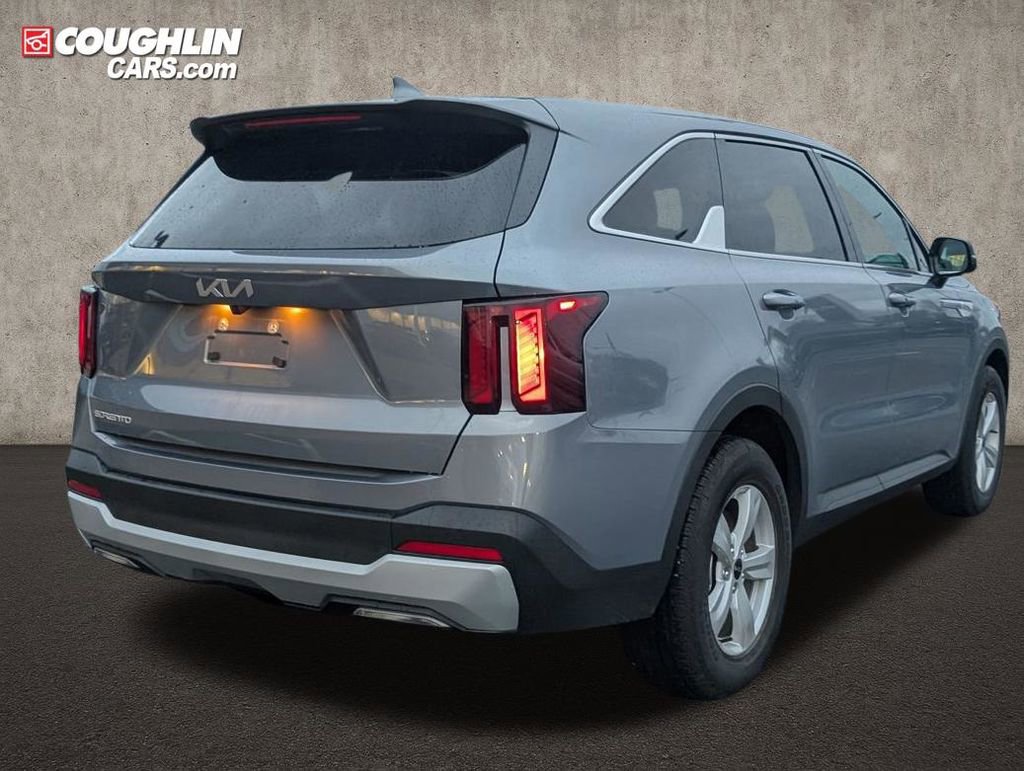 Used 2025 Kia Sorento LX image 7