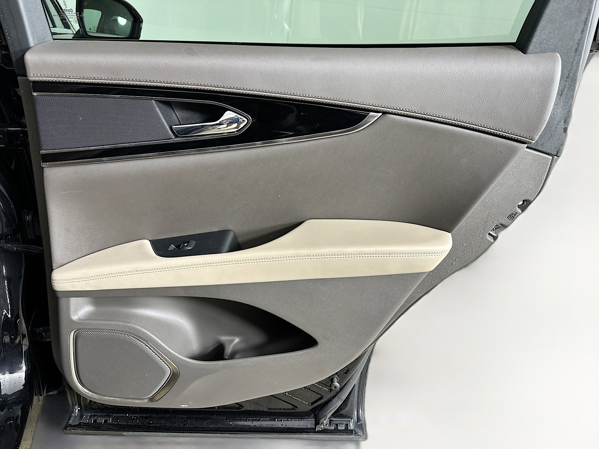 Used 2022 Lincoln Nautilus FWD w/ Premium Package image 30