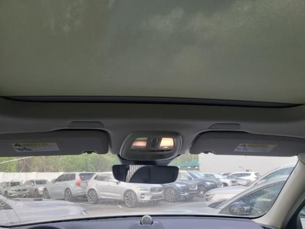 Used 2022 Volvo XC60 B5 Inscription w/ Advanced Package image 5