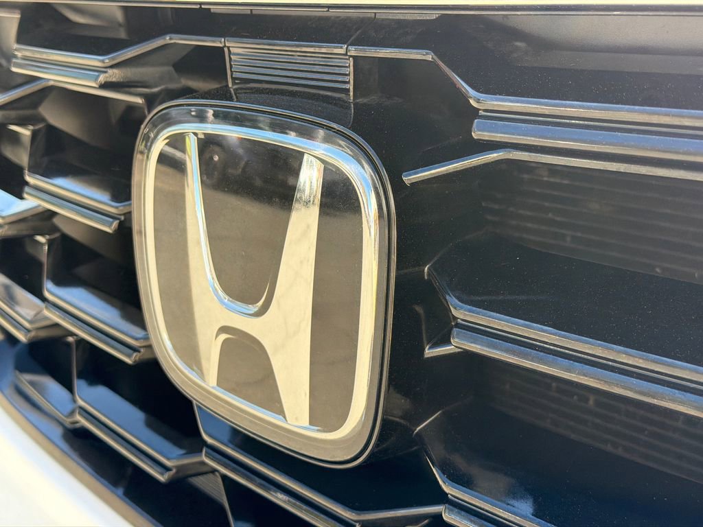 Certified 2025 Honda Pilot Touring image 14