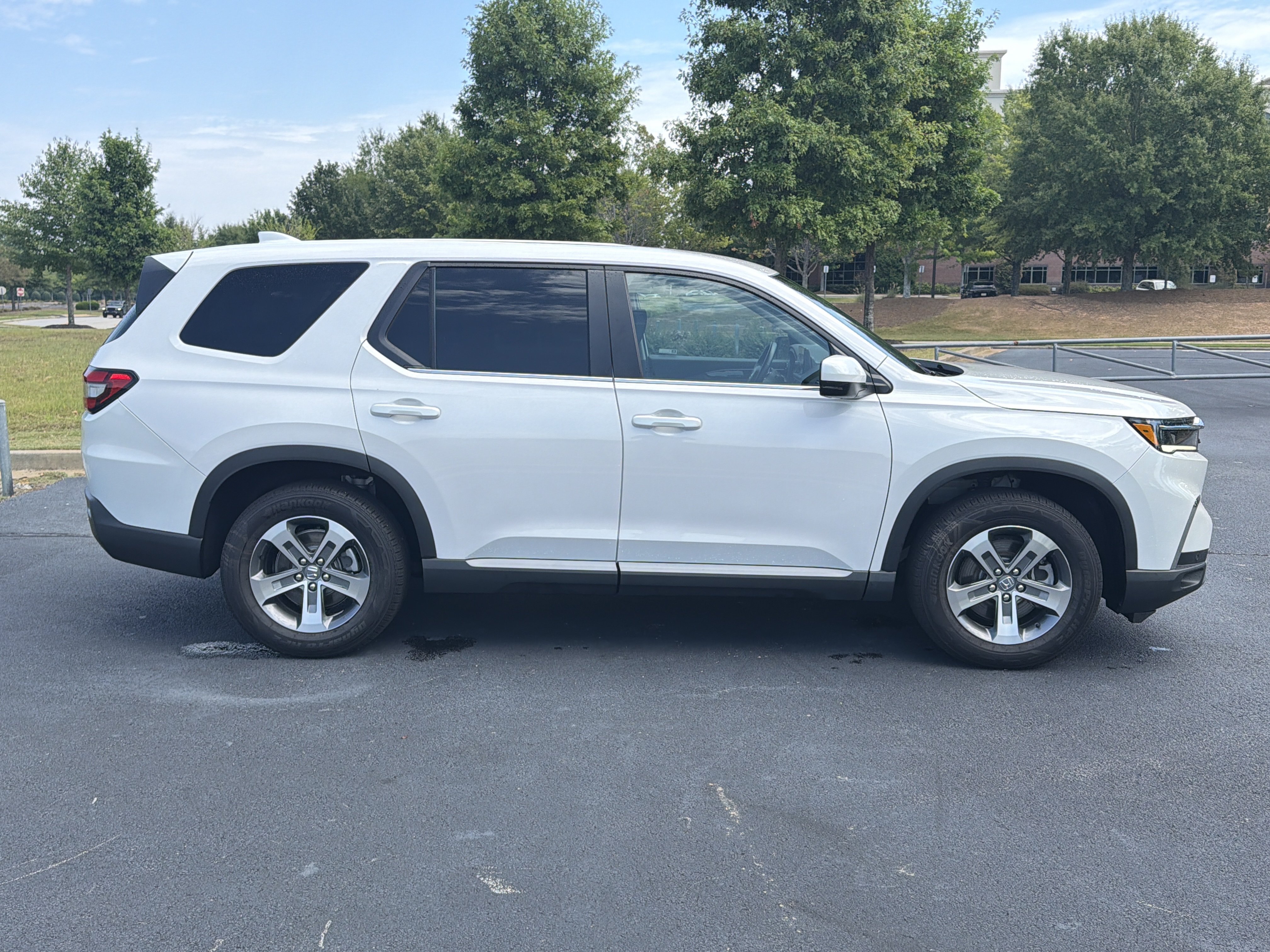 Certified 2025 Honda Pilot EX-L image 10