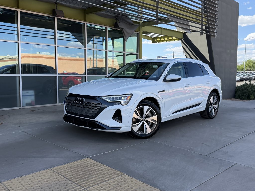 Used 2024 Audi Q8 e-tron Premium Plus w/ Premium Plus Package image 1