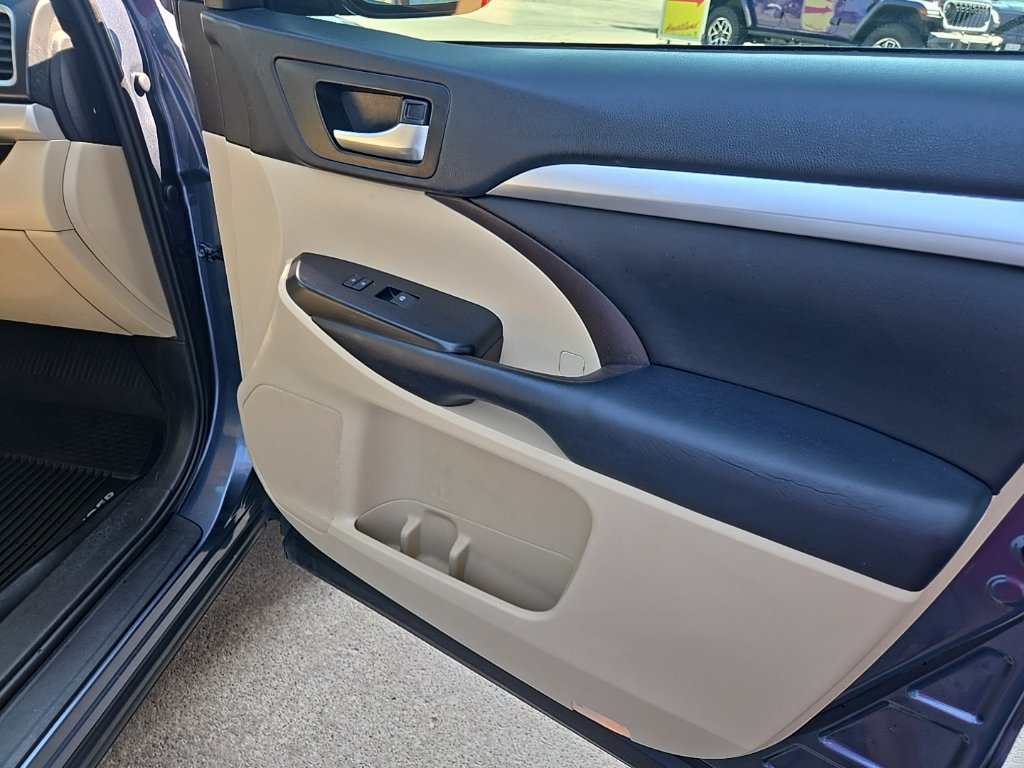 Used 2019 Toyota Highlander XLE FWD image 69
