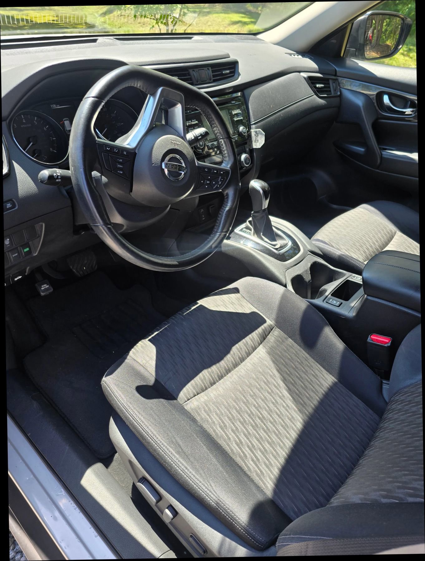 Used 2017 Nissan Rogue SV FWD image 20