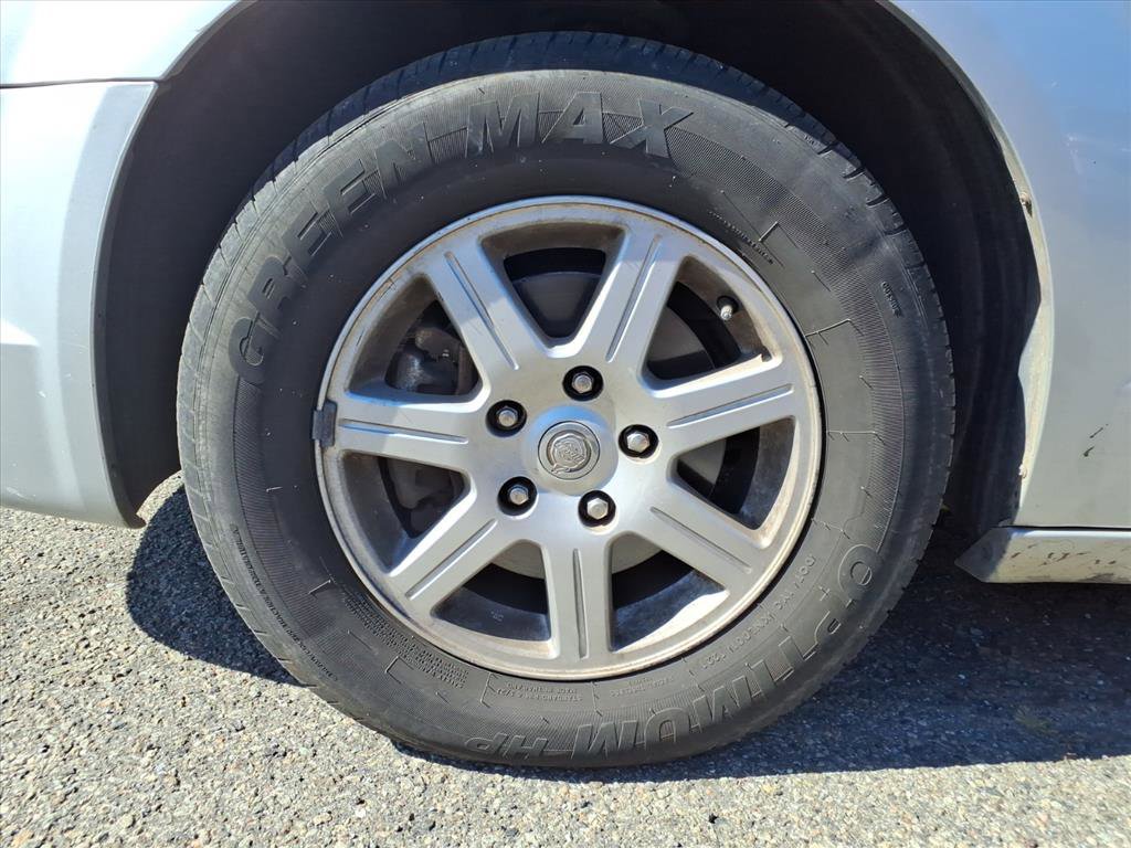 Used 2010 Chrysler Town & Country Touring image 6