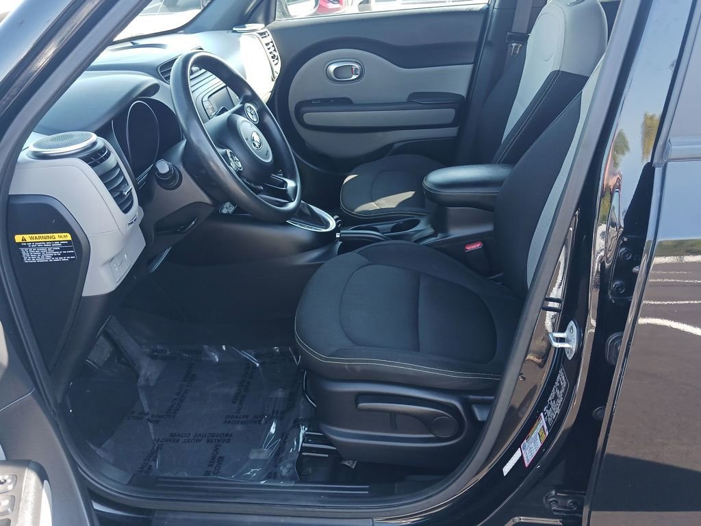 Used 2016 Kia Soul + image 9