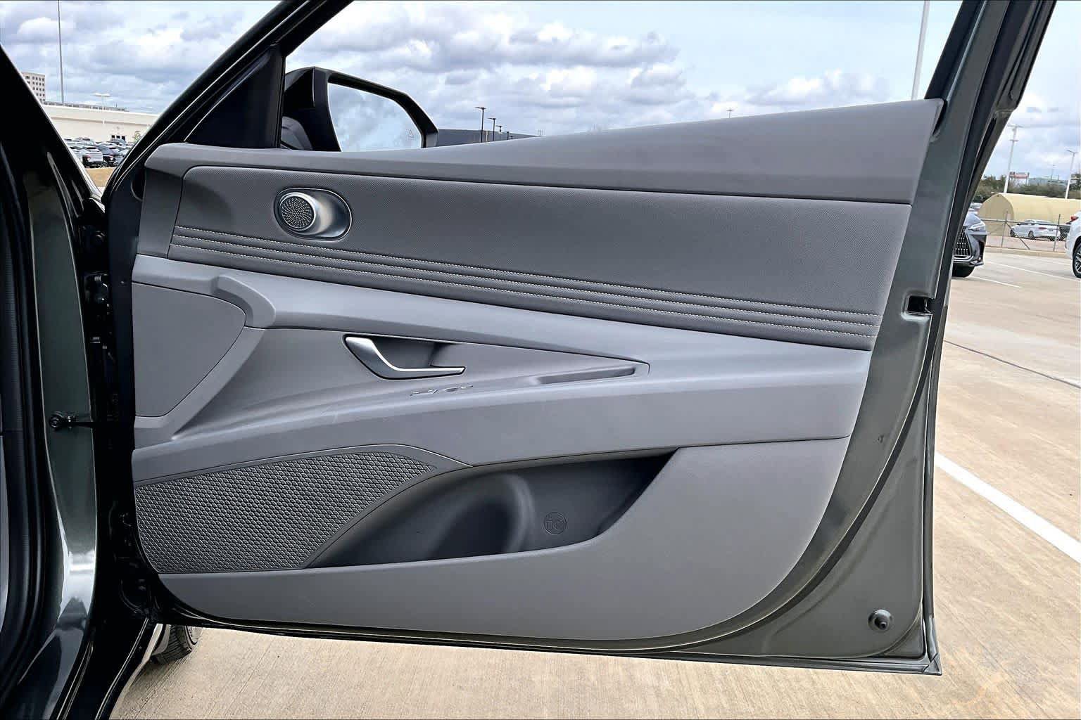 Certified 2025 Hyundai Elantra Sport image 21