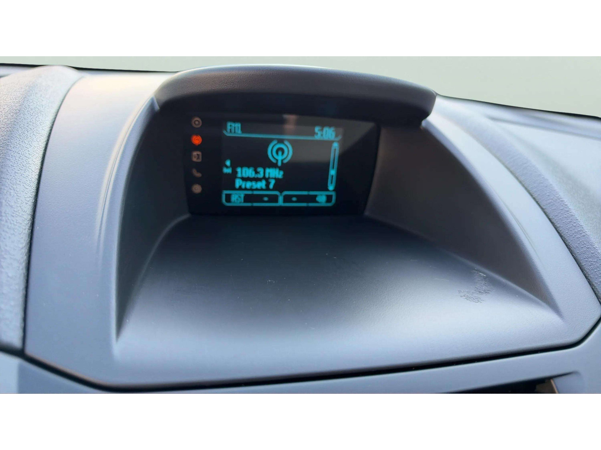 Used 2016 Ford Fiesta SE w/ Cold Weather Package FWD image 18