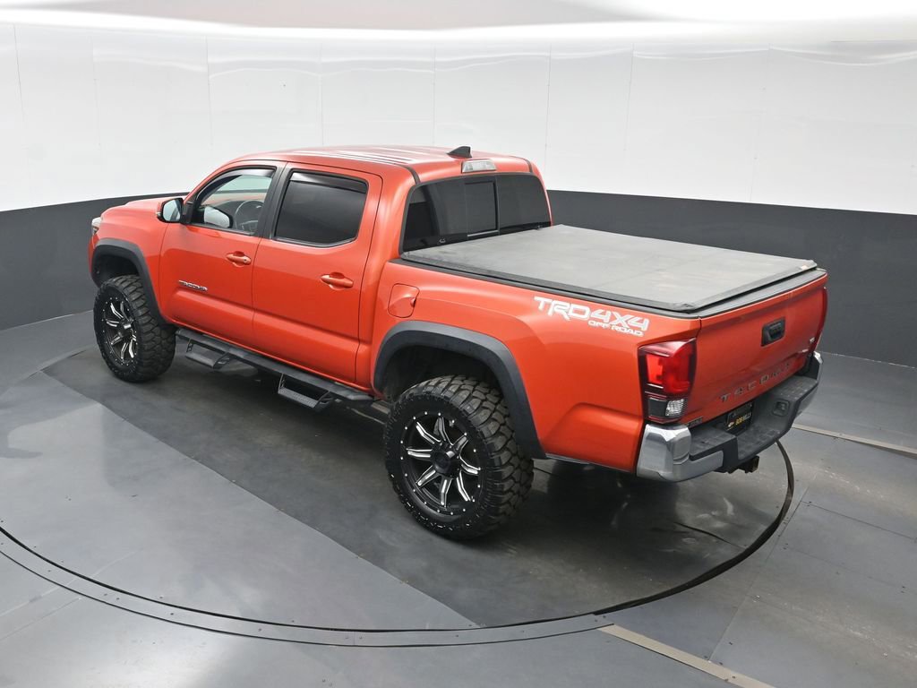 Used 2018 Toyota Tacoma TRD Off-Road AWD/4WD image 19
