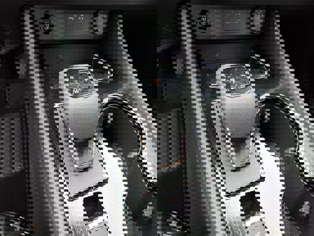 Used 2024 Nissan Rogue SL image 11