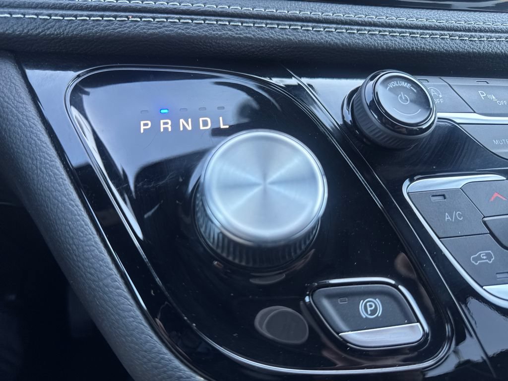 Used 2024 Chrysler Pacifica Touring FWD image 21