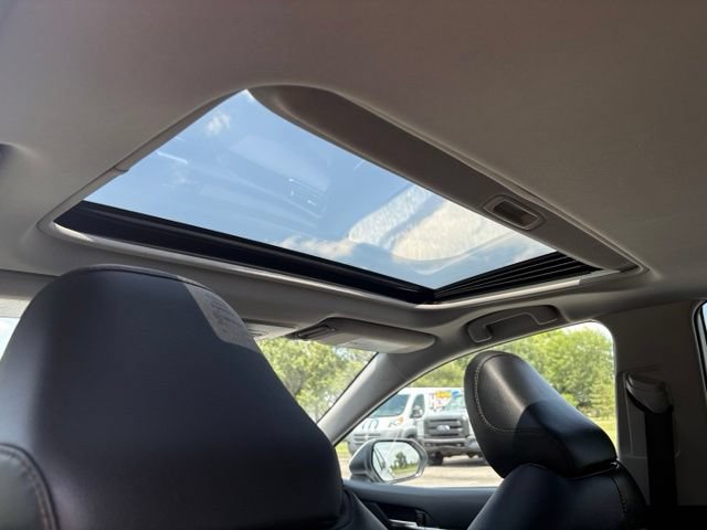 Used 2019 Toyota Camry XLE FWD image 11