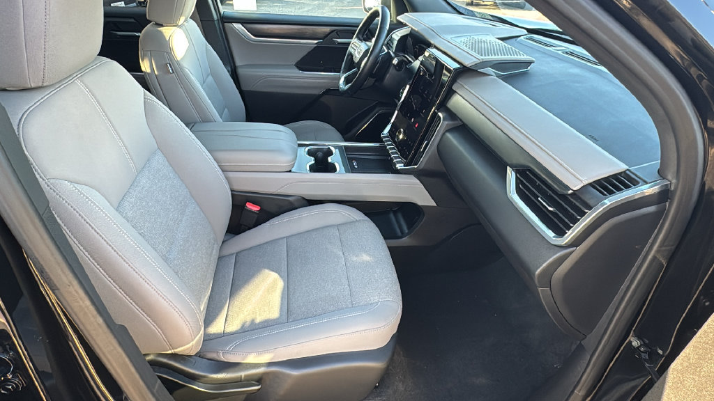 Used 2026 GMC Acadia Elevation FWD image 14