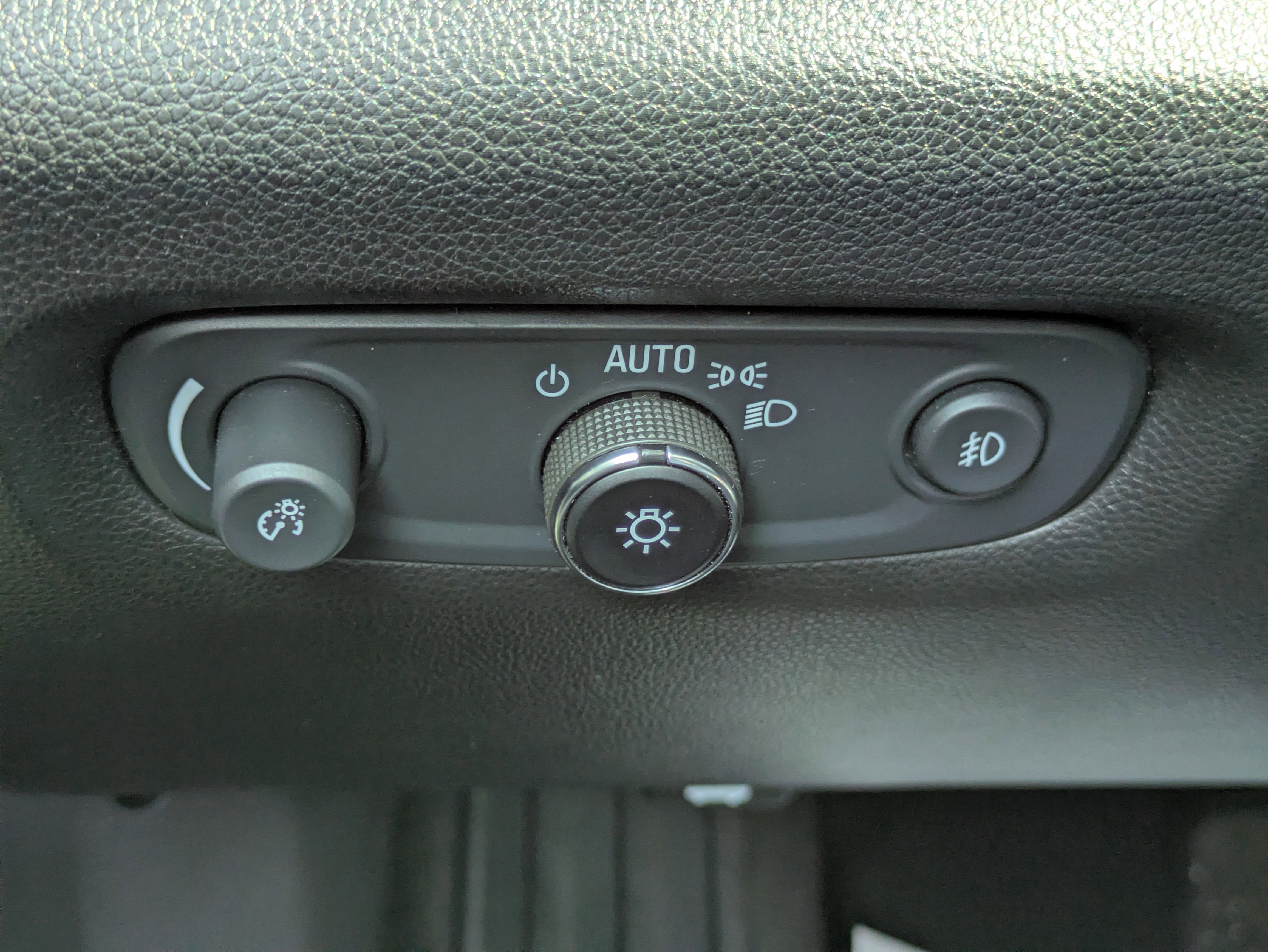 Used 2020 Chevrolet Traverse LT image 16