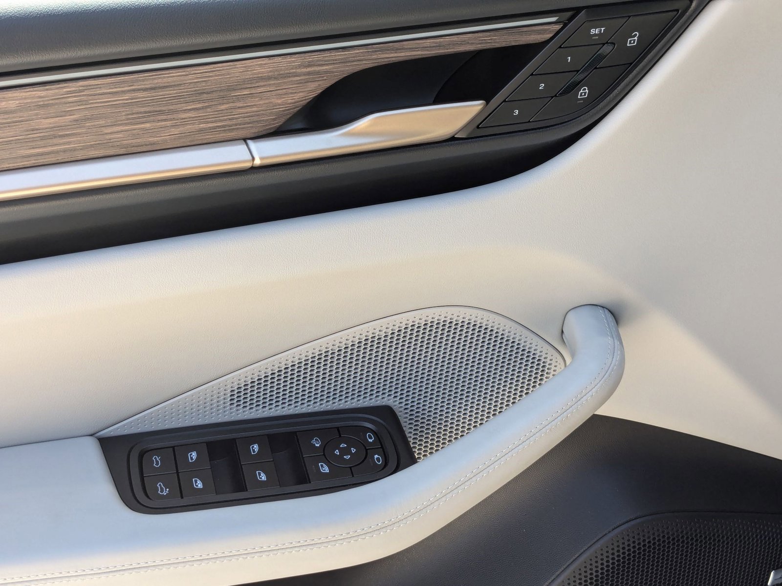 New 2024 Porsche Macan 4 Electric image 14