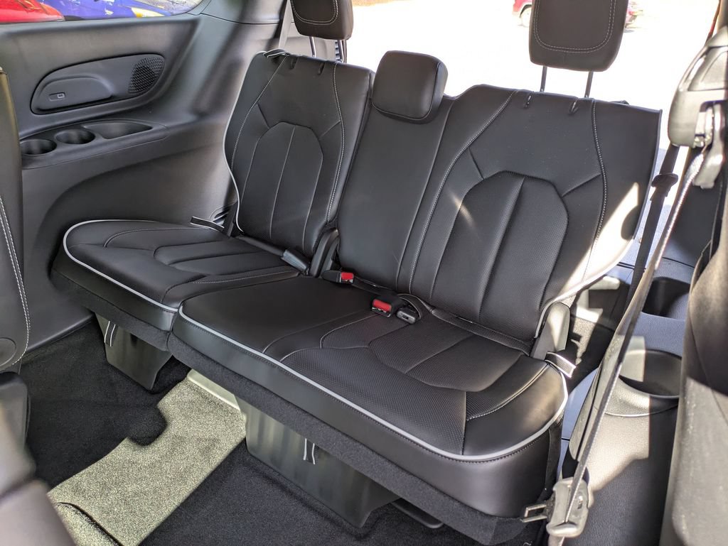 New 2026 Chrysler Pacifica Limited FWD image 33