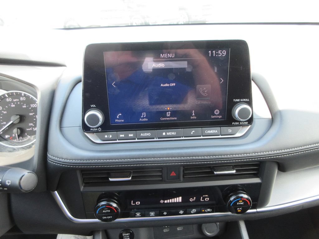 Used 2025 Nissan Rogue SV FWD image 28