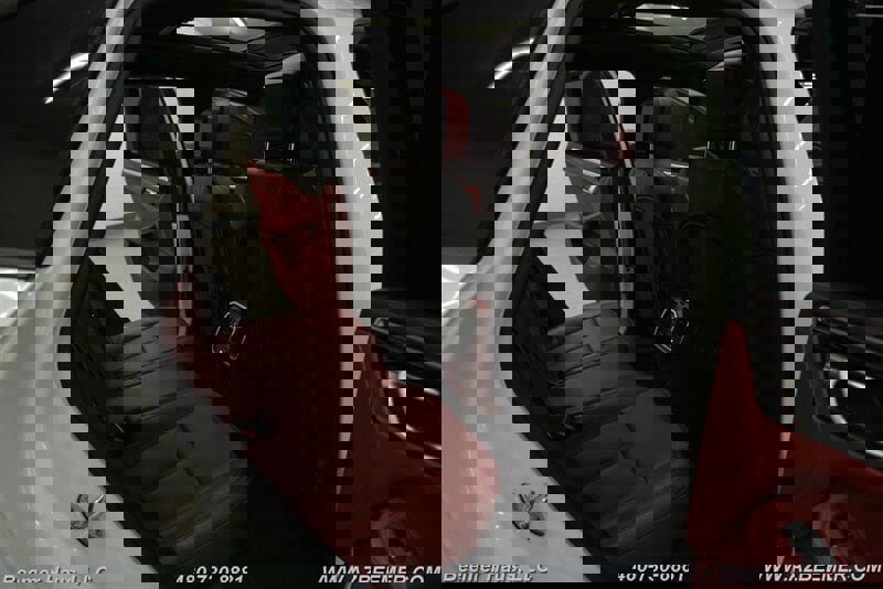 Used 2023 Porsche Macan image 21