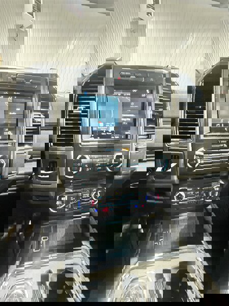 Used 2018 Ford Expedition XLT w/ Equipment Group 202A AWD/4WD image 18