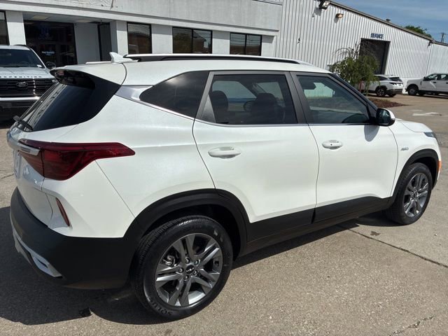Used 2023 Kia Seltos S w/ Navigation Package image 8
